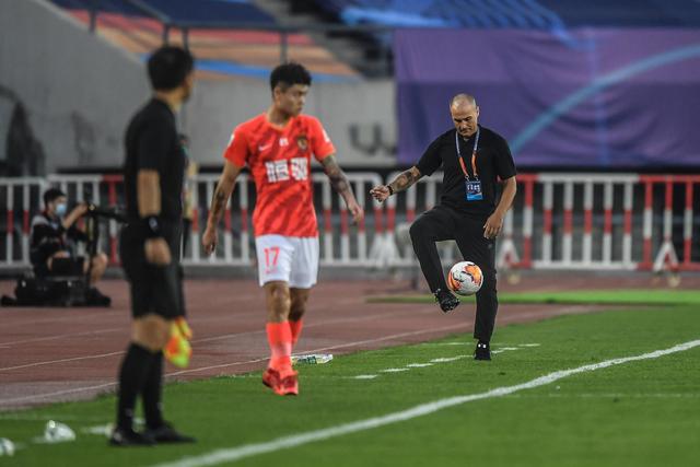 名记：多年后我们再回看时会纳闷 老鹰首轮是怎么2-1领先尼克斯的